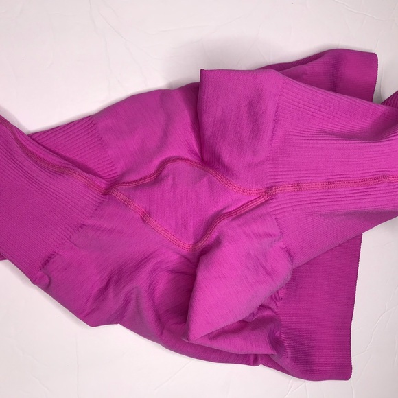 Lazuli Label LARGE Scrunch Seamless Ribbed Contour Shorts - Picture 4 of 11